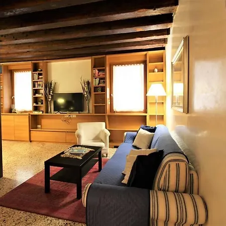 San Marco Charming Apartment With Canal View-3